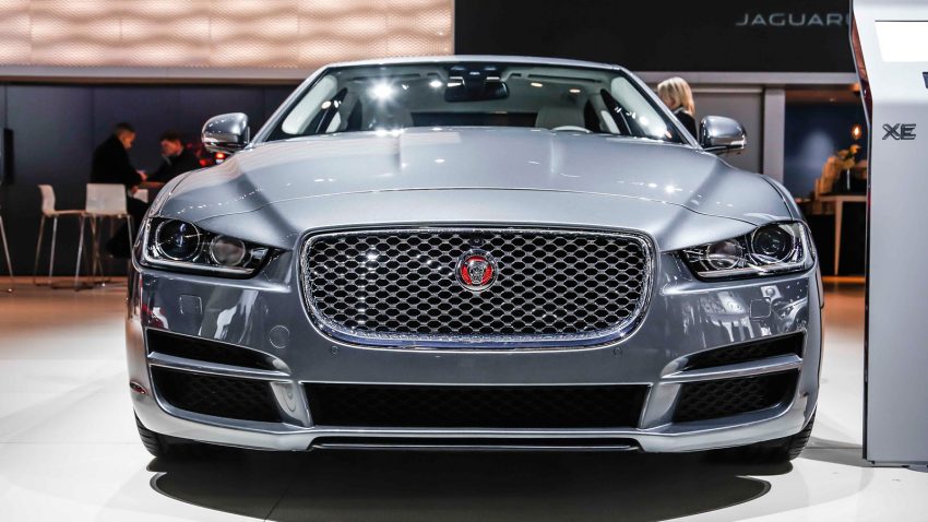 2016-Jaguar-XE-front-end